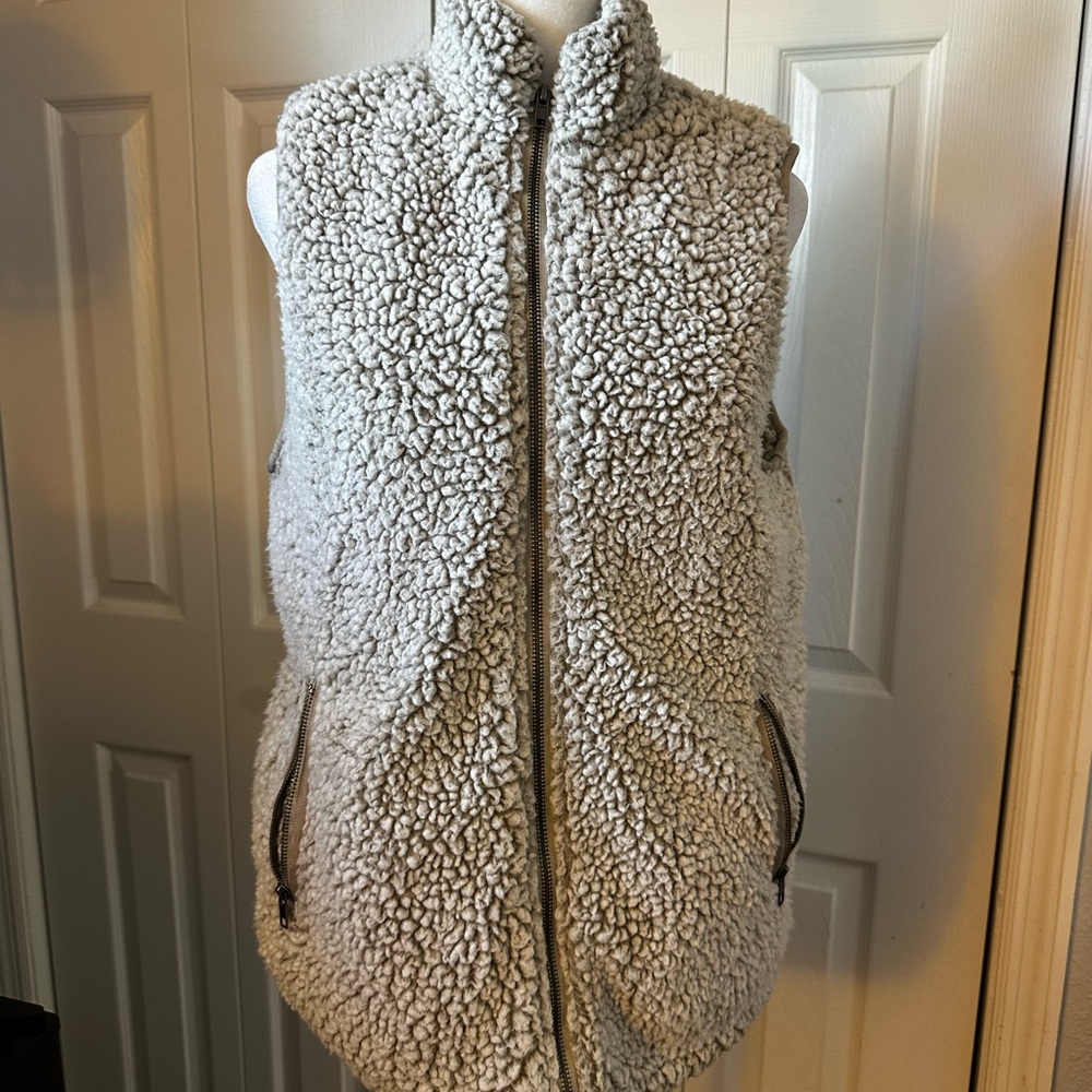 Thread & Supply Soft Gray Sherpa Vest